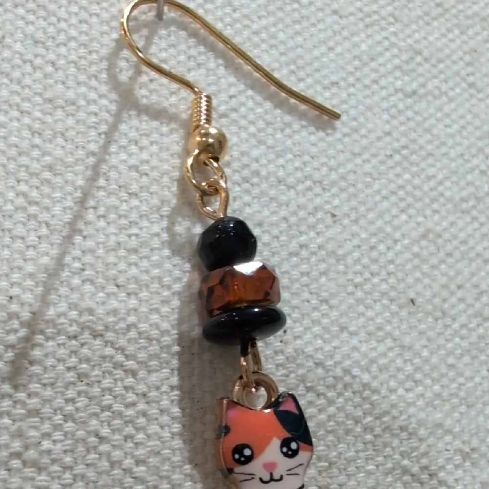 Handmade Calico Cat Drop Earrings Made with Czech Glass Beads - Picture 4 of 4